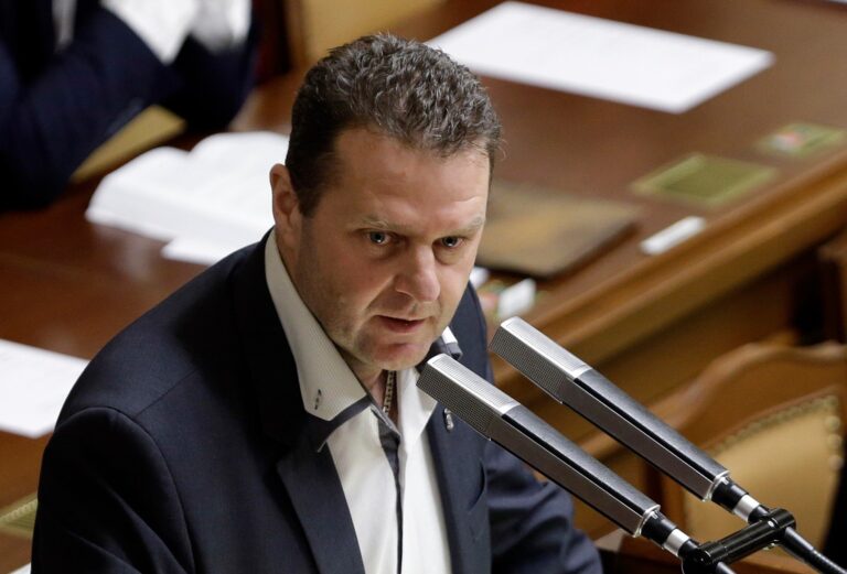 Ondráček navrhl, aby KSČM souhlasila s dalšími 30 dny stavu nouze