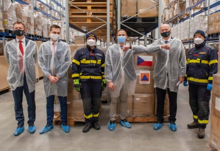 Česká republika darovala Ukrajině ochranné prostředky k boji proti covid-19
