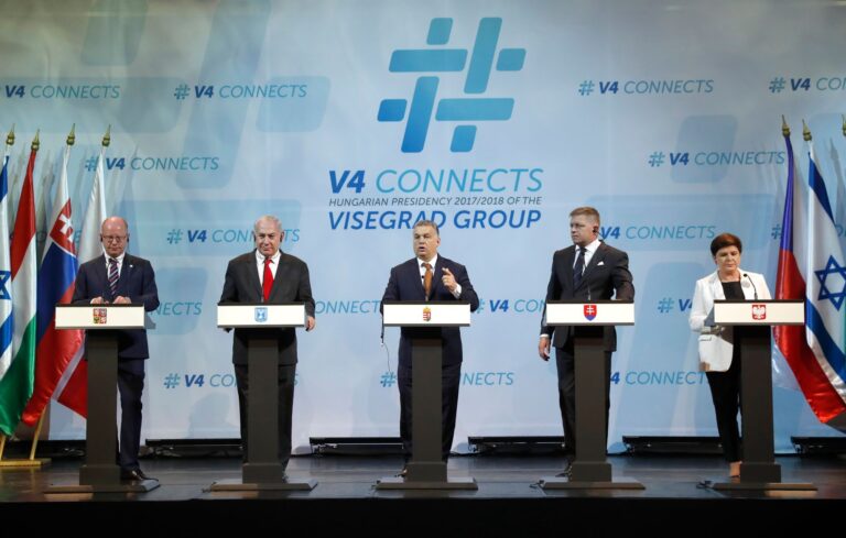 Zahraniční návštěvy politiků v r. 2021 jsou kvůli viru nejisté