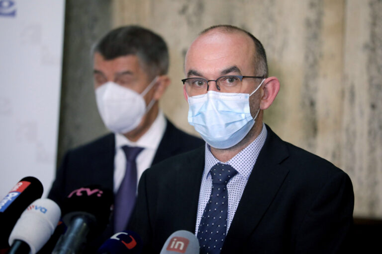 Vláda chce znovu zavřít Česko, hledá výjimku pro obchody