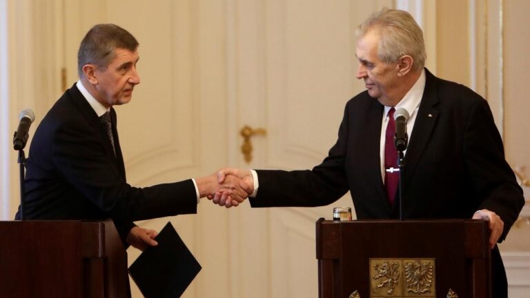 Babiš a Zeman se v novém roce setkají bez rodin, čelili kritice