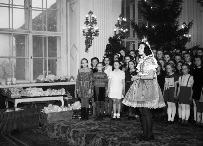 Vánoce roku 1945 byly skromné a mnohdy bolestné. Některé děti však poprvé ochutnaly čokoládu