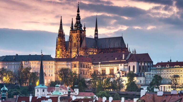 Politici Prahy 6 žádají od prezidenta otevření areálu Hradu