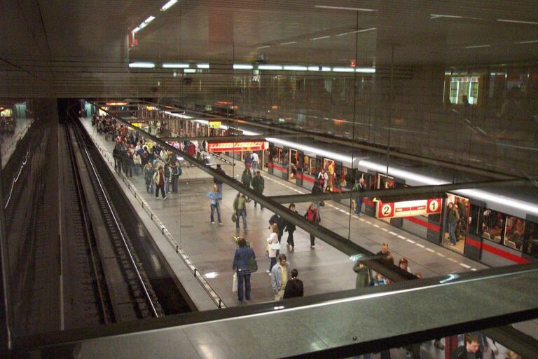 Dopravci letos kvůli epidemii tratili miliardy, zdražit jízdné ale neplánují