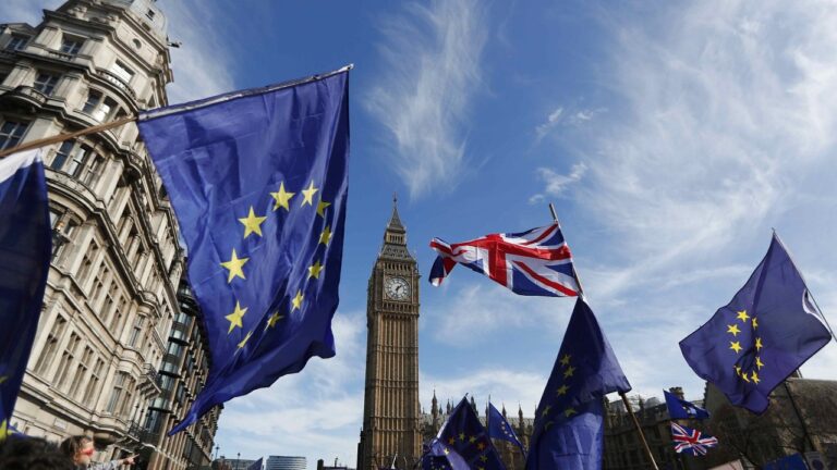 EU chystá nouzová opatření pro případ krachu jednání s Británií