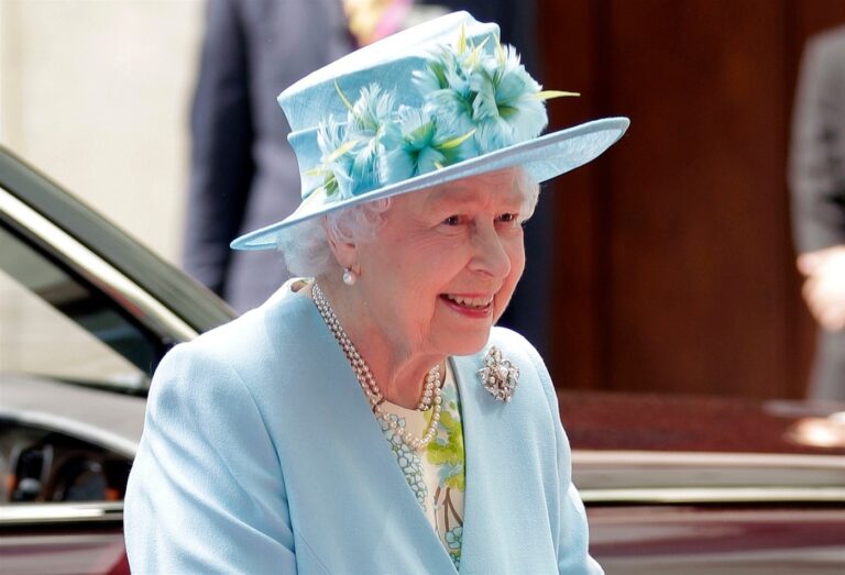 Královna Alžběta II. se nechá očkovat proti covidu-19