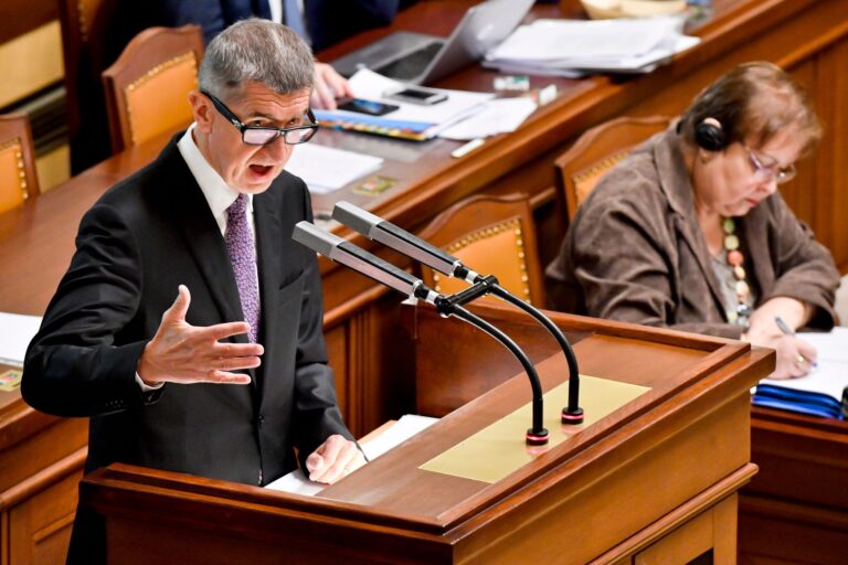 Nouzový stav potrvá nejméně do 22. ledna, rozhodla vláda