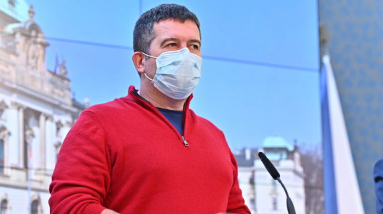 Hamáček: Voliči posoudí, zda je vhodné před volbami destabilizovat stát