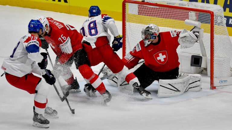 Na hokej bude moci nově chodit až 300 lidí