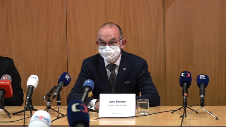 Vakcína na covid-19 do ČR dorazí možná už mezi svátky