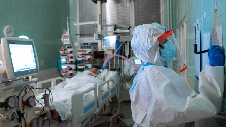 V úterý přibylo nejvíce nakažených za dva týdny, PES stále na 64