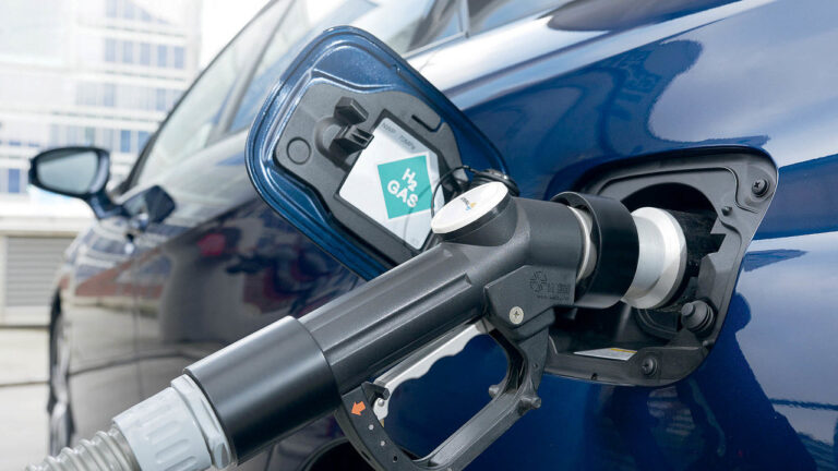 Příští rok vstoupí do české dopravy vodík. Vzniknou první plnicí stanice, začnou se prodávat auta