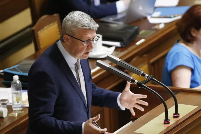 Havlíček: Podpora se bude muset zřejmě změnit z dotací na záruky