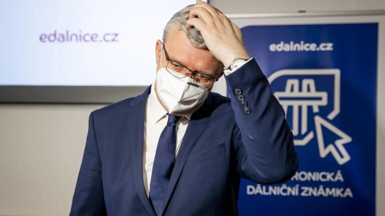 Havlíček: Vše směřuje k zavření restaurací a hotelů