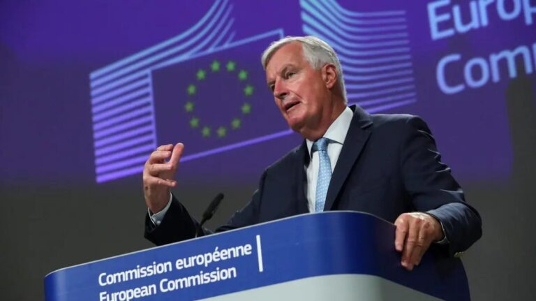 Barnier vidí posun v jednání s Londýnem, spory ale trvají