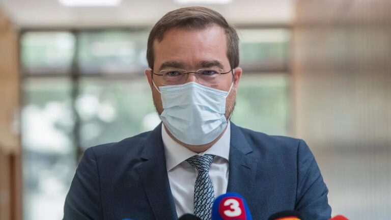 Slovensko zavádí zákaz vycházení