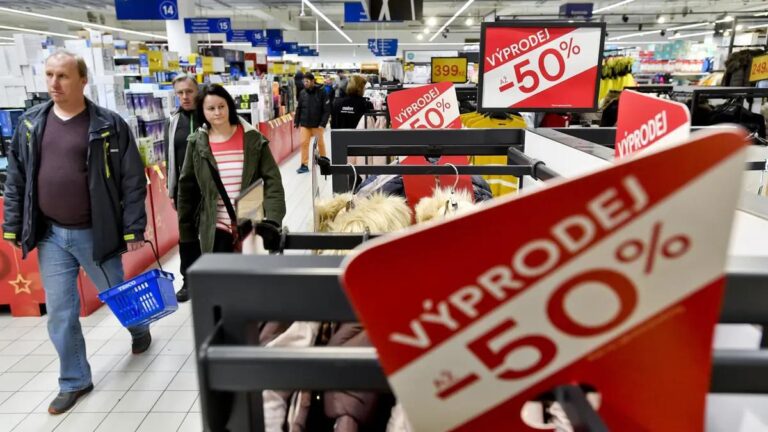 Obchodníci počítají s povánočními výprodeji, někteří už zahájili