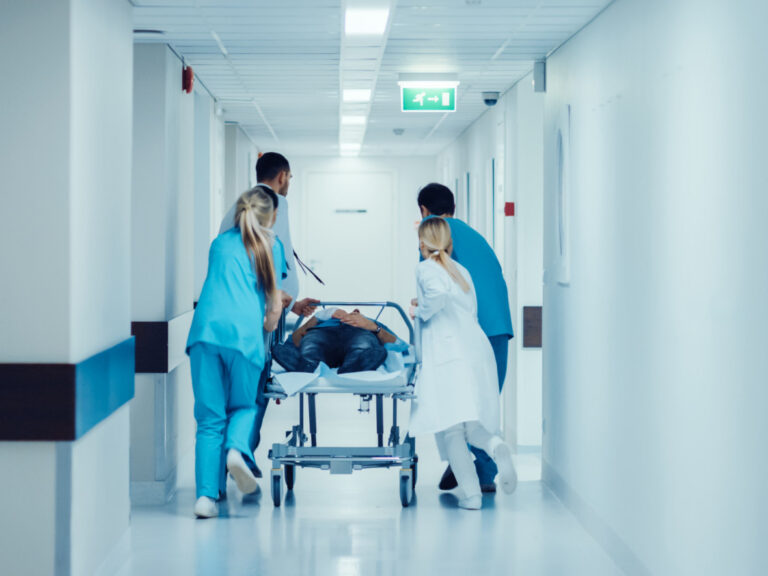 Svatoanenská nemocnice kvůli covidu opět ruší plánované operace