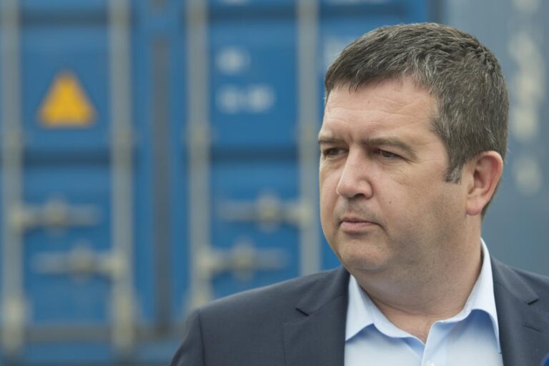 ČSSD ve vládě navrhne bonus 250 Kč za den pro lidi v karanténě