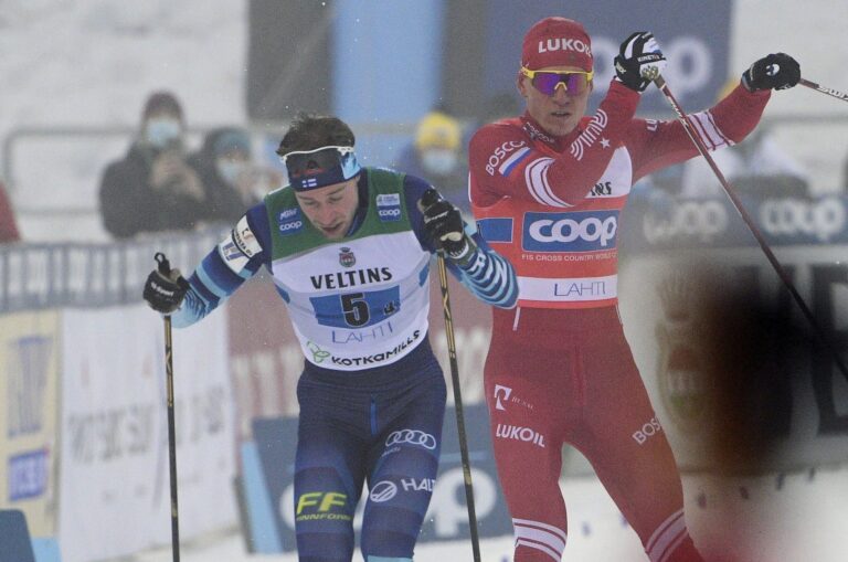 Bolšunov ve finiši štafety udeřil soupeře hůlkou, pak ho srazil