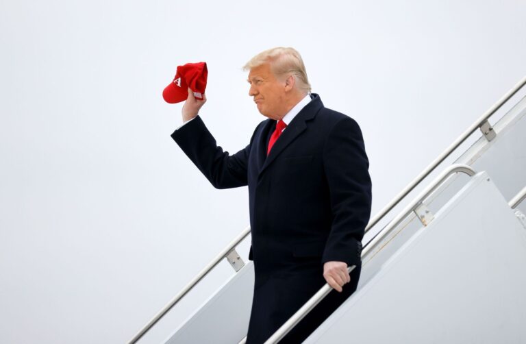 Média: Republikáni se rozhodli zůstat s Trumpem