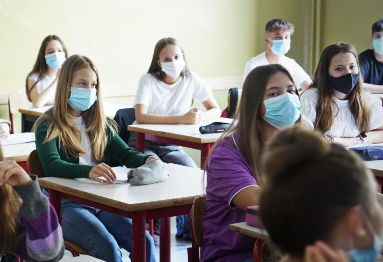 Do lavic se vrátí prvňáci a druháci, ostatní se opět učí na dálku