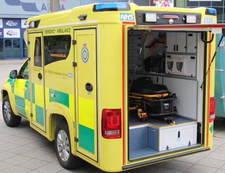 Při nákaze britskou mutací covidu se více kašle, chuť funguje