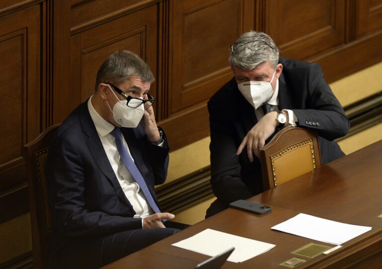 KSČM žádá otevření škol pro mladší školáky a poslední ročníky