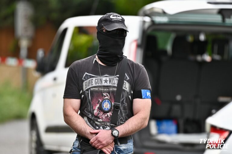 Policie odložila případ ruského diplomata, který kupoval munici na černém trhu