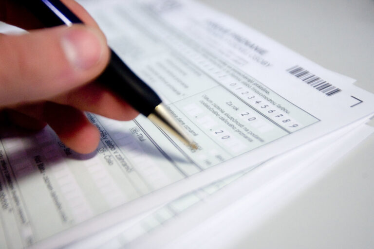 Rok 2021 přinese nižší daně zaměstnancům, paušál pro živnostníky, rychlejší odpisy i dražší cigarety