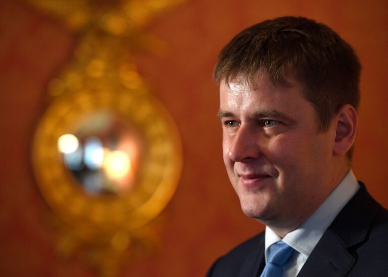 Nejde o průlomovou změnu. Turismus nefunguje, tvrdí Petříček o omezení vstupu cizinců do Česka