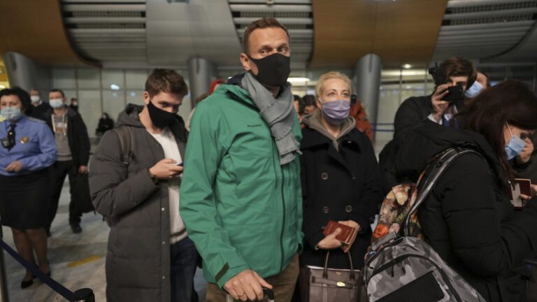 Petříček, Babiš i politici ze zemí EU odsoudili zatčení Navalného