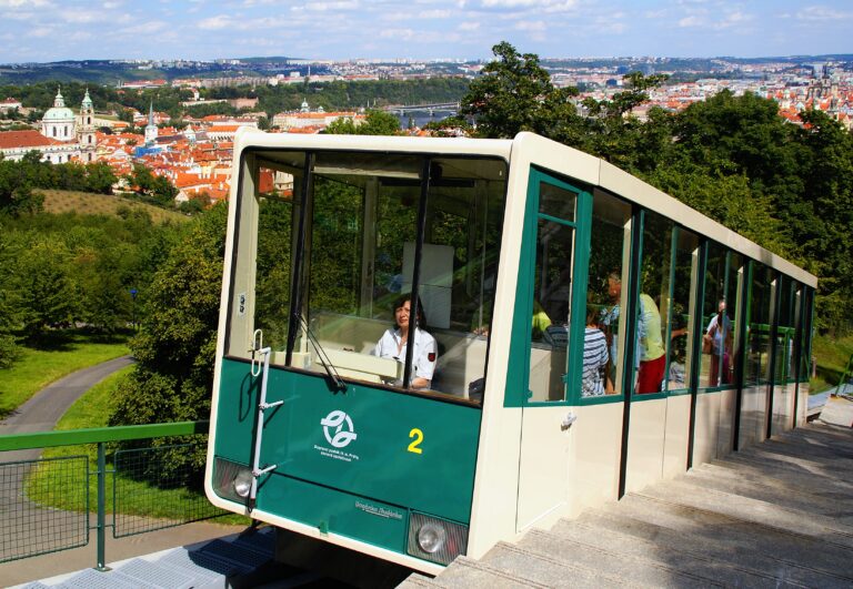 Pražská lanovka na Petřín bude mít nové vozy a novou trať