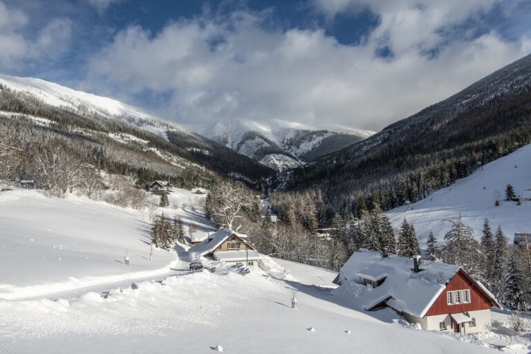 V Krkonoších vyhlásili první stupeň lavinového nebezpečí