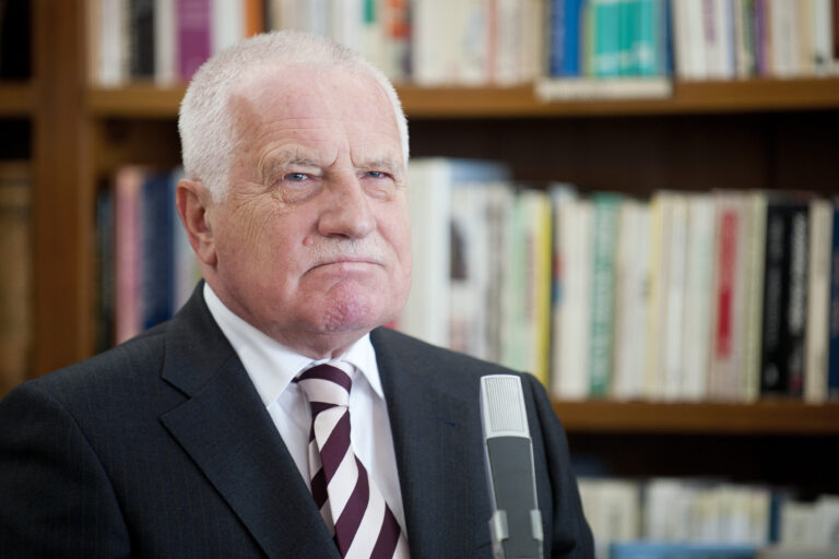 Blesk: Klaus byl hodinu v restauraci, prý potřeboval na záchod