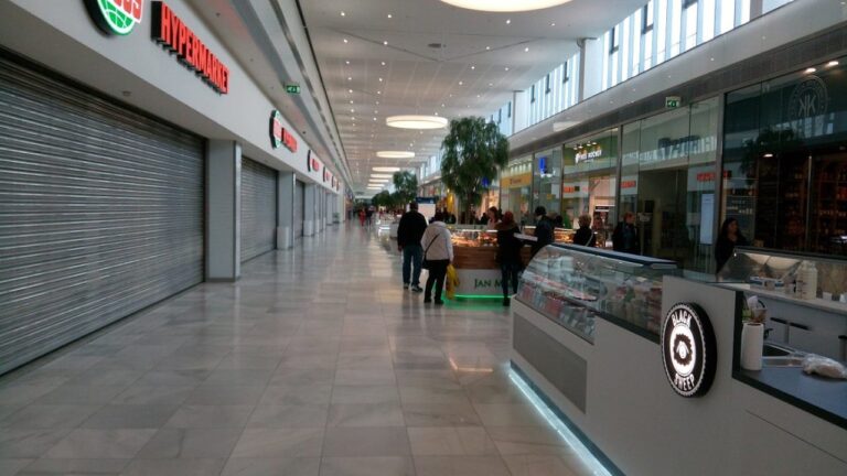 Nový PES může ve 4. stupni otevřít obchody, hotely či sport testovaným