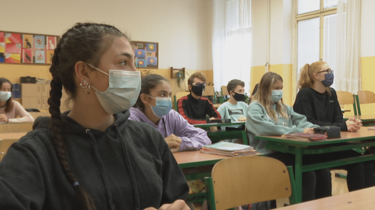 MŠMT: O další výuce se rozhodne asi v pondělí podle epidemie