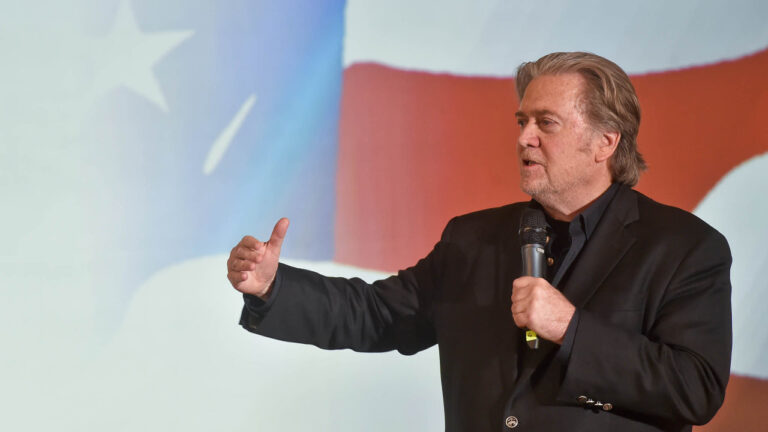 Trump podle NYT omilostnil svého bývalého stratéga Bannona