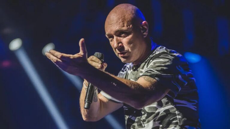 Landa sepsul vládu, vyzval k otevření země. Neomezujeme svobodu, opáčil Babiš