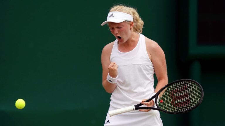 Nemá pět prstů, přesto se dere mezi tenisovou elitu. Britka udivuje neobyčejnou vůlí