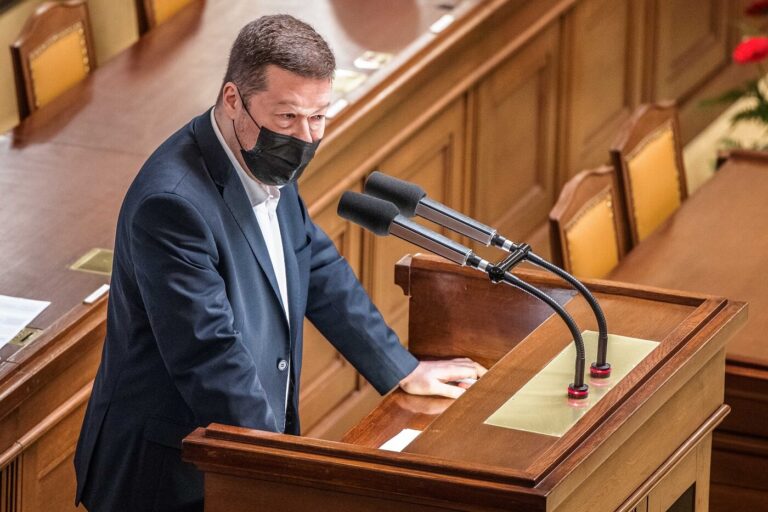 SPD vyzvalo vládu k návratu žáků prvního stupně ZŠ do škol