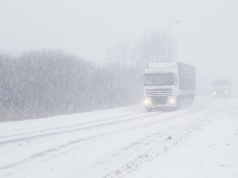 Na horách hrozí v neděli sněhová kalamita, bude také silně foukat