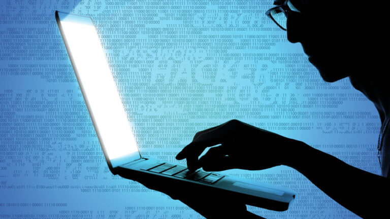 Počet kyberútoků se v říjnu dostal vysoko nad průměr, varuje NÚKIB