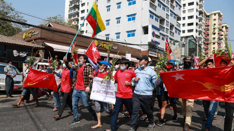 V Barmě pokračují protesty proti převratu, hlášena další oběť