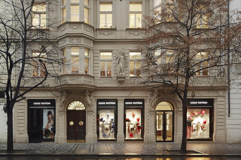 Koronavirus drtí trh s luxusem, propadl se více než za finanční krize