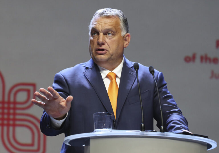 Směřování na západ, nebo na východ? Maďaři už za týden zvolí nový parlament, šance jsou vyrovnané