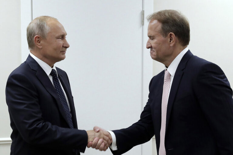 Ukrajina uvalila sankce na proruského podnikatele Viktora Medvedčuka a jeho ženu