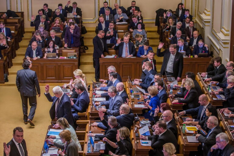 Sněmovna v úvodním kole podpořila zrušení EET ke konci roku