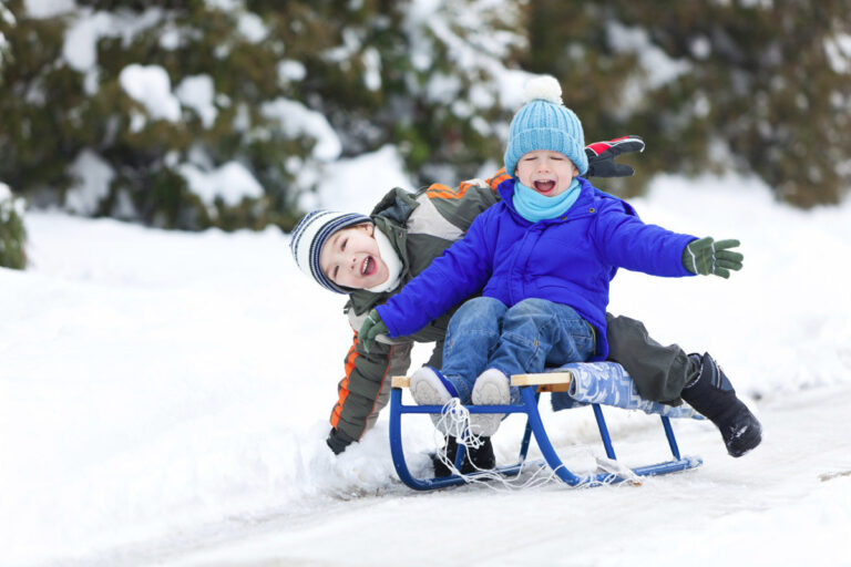 Prodejci evidují extrémní zájem o boby a saně, výběr může být omezený