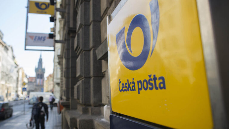 České poště kvůli koronaviru chybí 650 lidí a zavřela 19 poboček